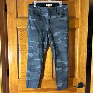 Democracy Ab technology Black Camo Jeans Size 12-EUC